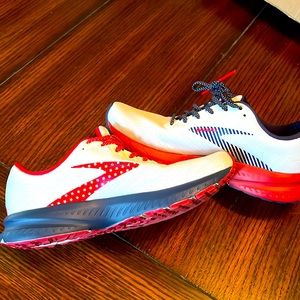 Brooks Launch 7 Sneakers Brand New!
